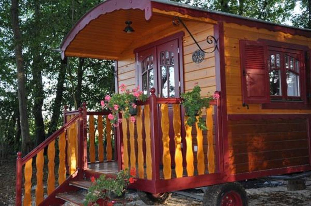 Gite Hotel Chambre D' Hotes Et Roulottes Et Du Ternois Saint-Pol-sur-Ternoise Oda fotoğraf